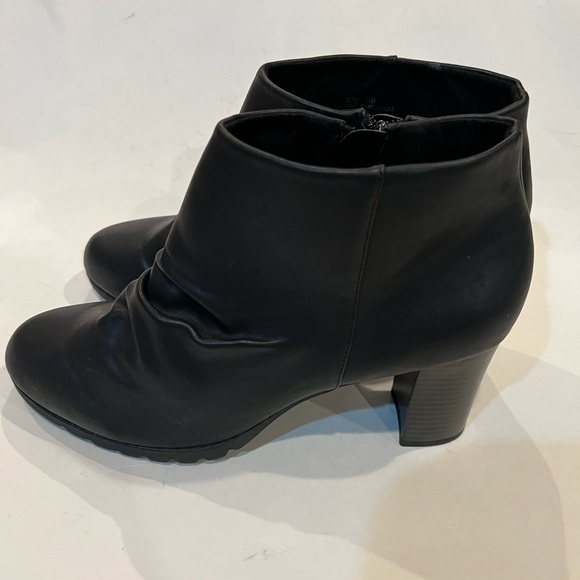 Easy Street Women's Breena Ankle Bootie - Picture 6 of 16